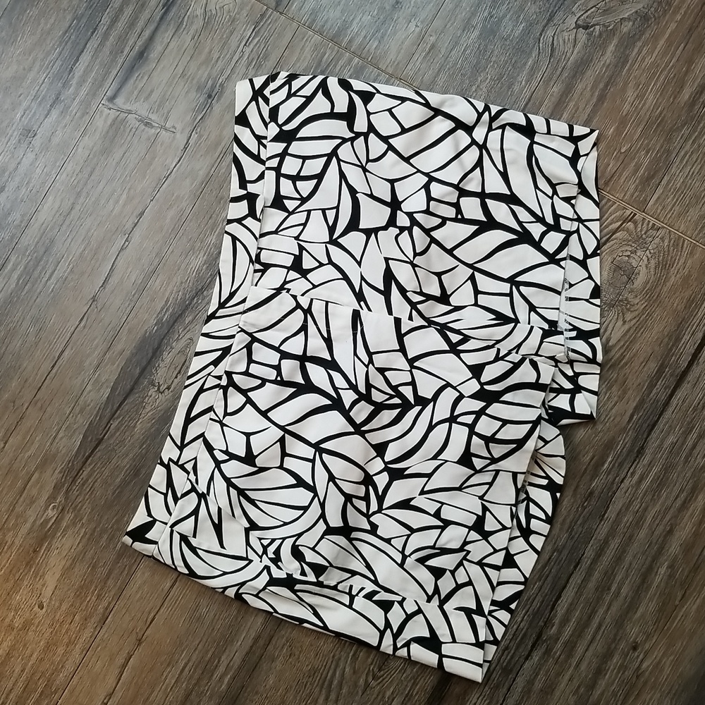 NWOT- Attention Brand Shorts,  sz 18